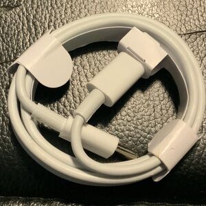 Apple White Lightning Cable